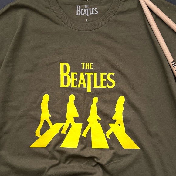 THE BEATLES KHAKI OVERSIZE T-SHIRT / UNISEX / SIZE L / NEW - Picture 2 of 3